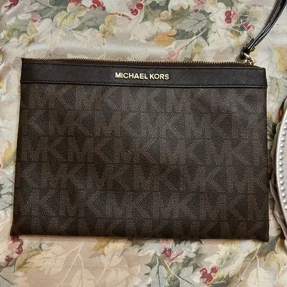 Michael Kors Large Clutch Wristlet - Picture 1 of 12